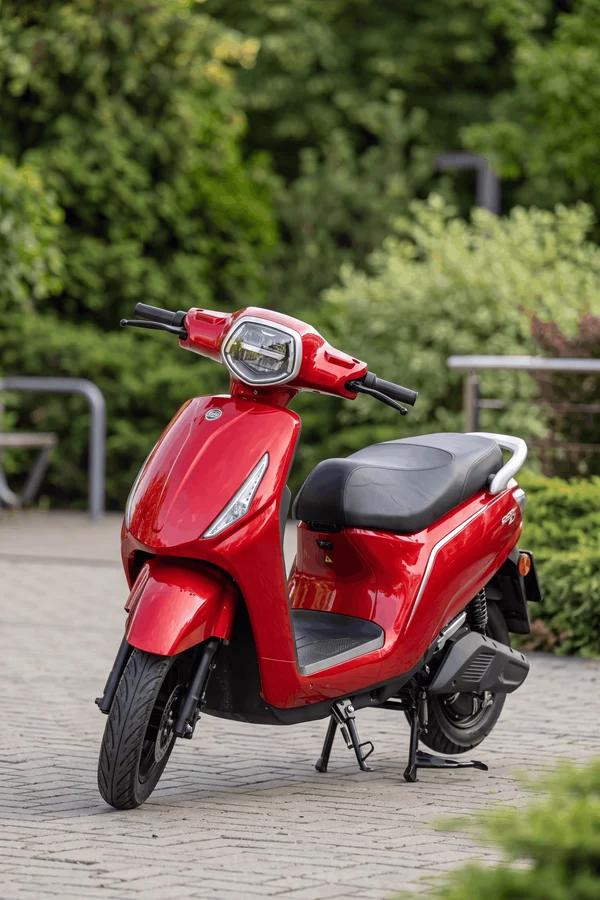 Roma električni skuter u pet boja